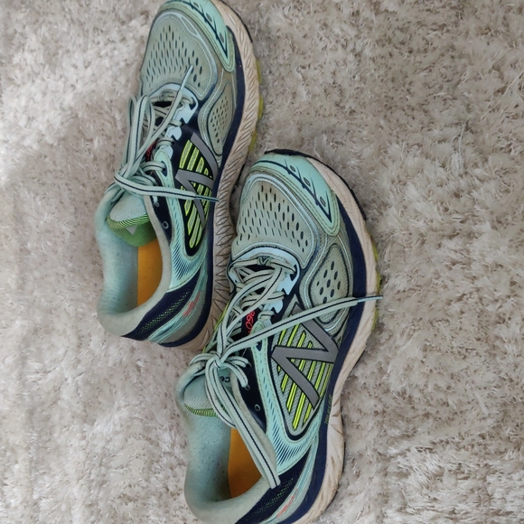 GUC New Balance running shoes - Picture 3 of 6